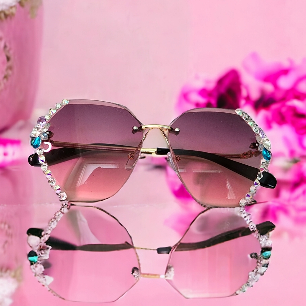 Designer sunglasses with Crystals design on the edges WOMEN'S NWOT